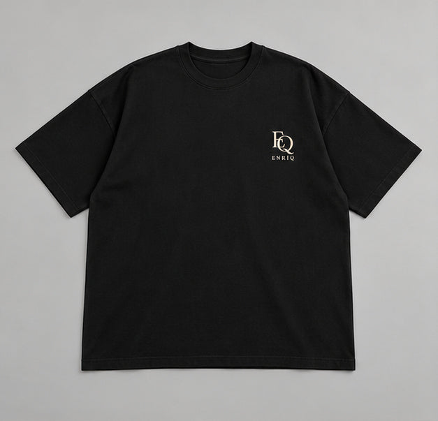 EnriQ Atelier Monogram Black oversized – flatlay voor