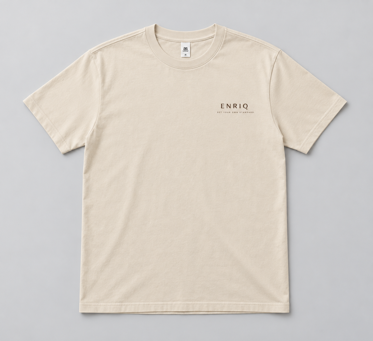 ENRIQ basic-fit T-shirt Bone – voorkant met klein ENRIQ-borstlogo