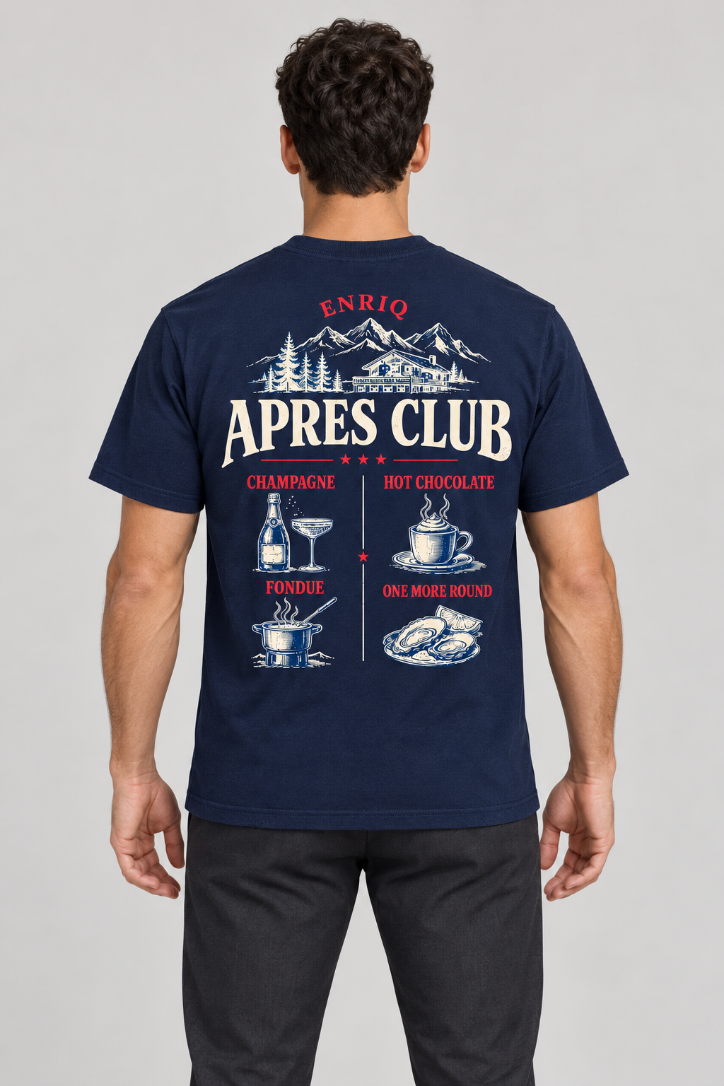ENRIQ Apres Menu Navy – achterkant op model (AI-visualisatie)