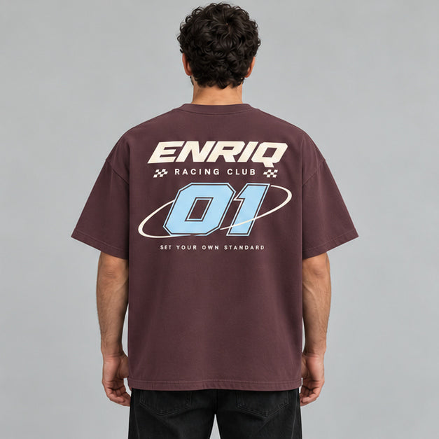 EnriQ Racing Club Tee – Cherry – Oversized – model achter