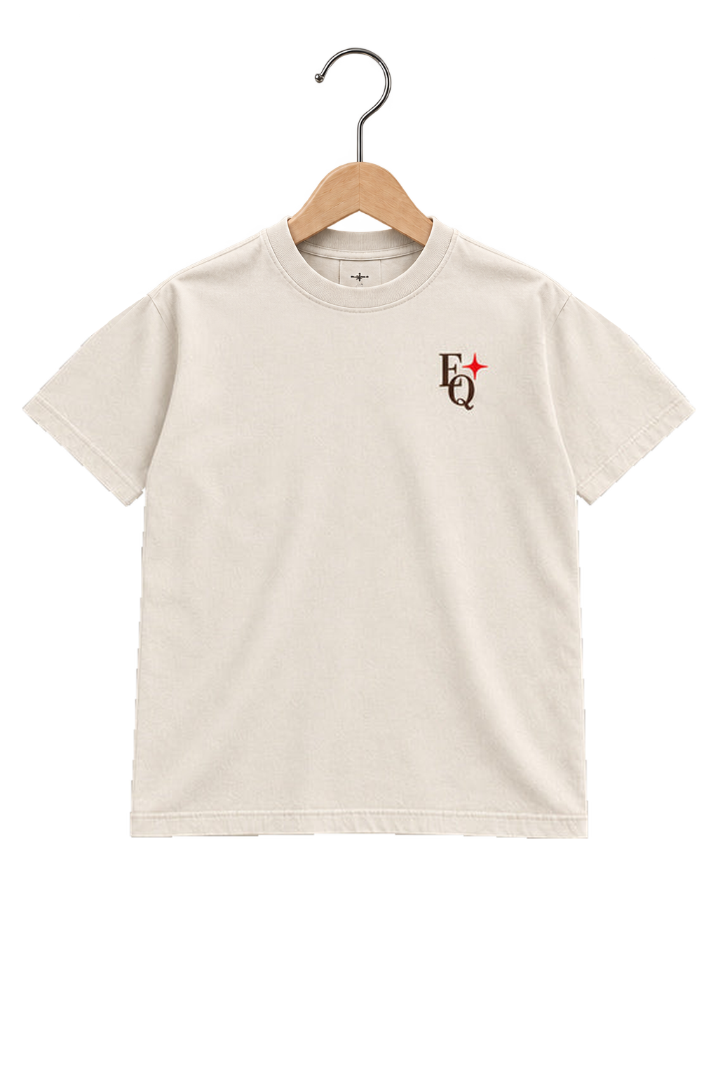 ENRIQ HEADER – EnriQ Lucky Roll Tee – Bone – Basic Fit – voorkant op houten hanger