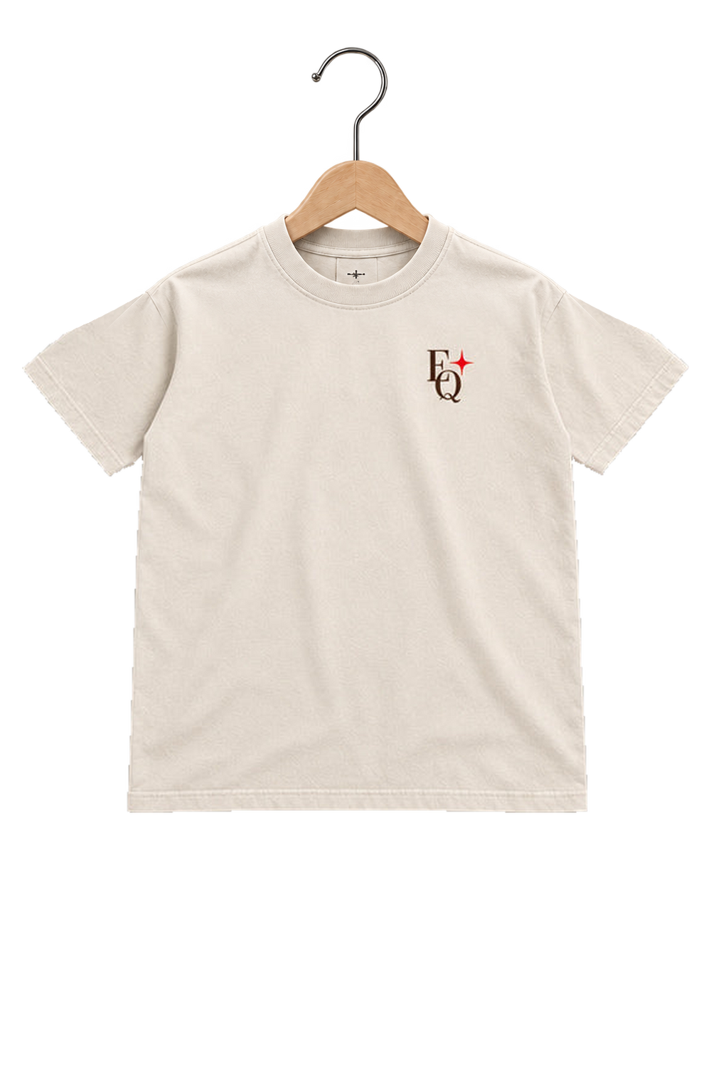 ENRIQ HEADER – EnriQ Last Round Tee – Bone – Basic Fit – voorkant op houten hanger
