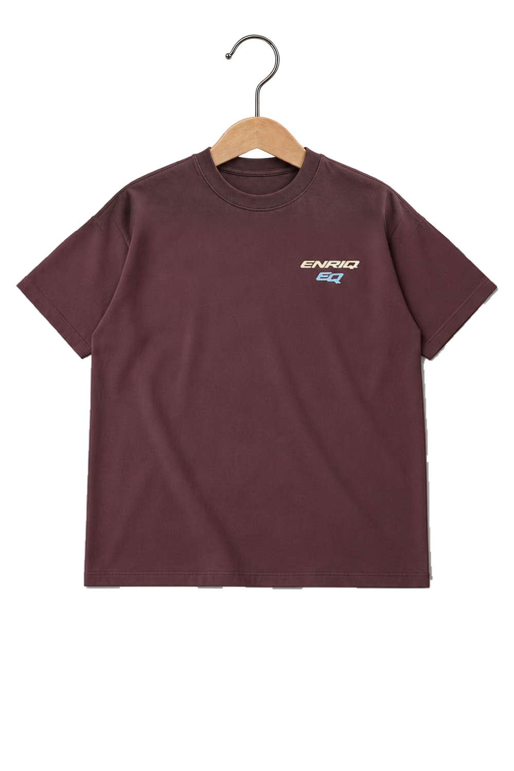 ENRIQ HEADER – EnriQ EQ-Orbit Tee – Cherry – Oversized – voorkant op houten hanger