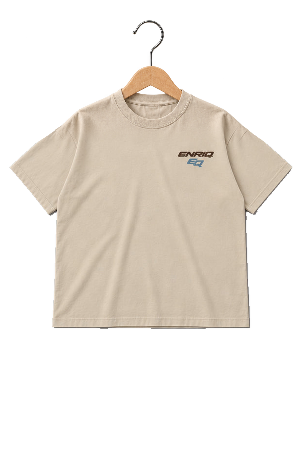 ENRIQ HEADER – EnriQ EQ-Orbit Tee – Sand – Oversized – voorkant op houten hanger