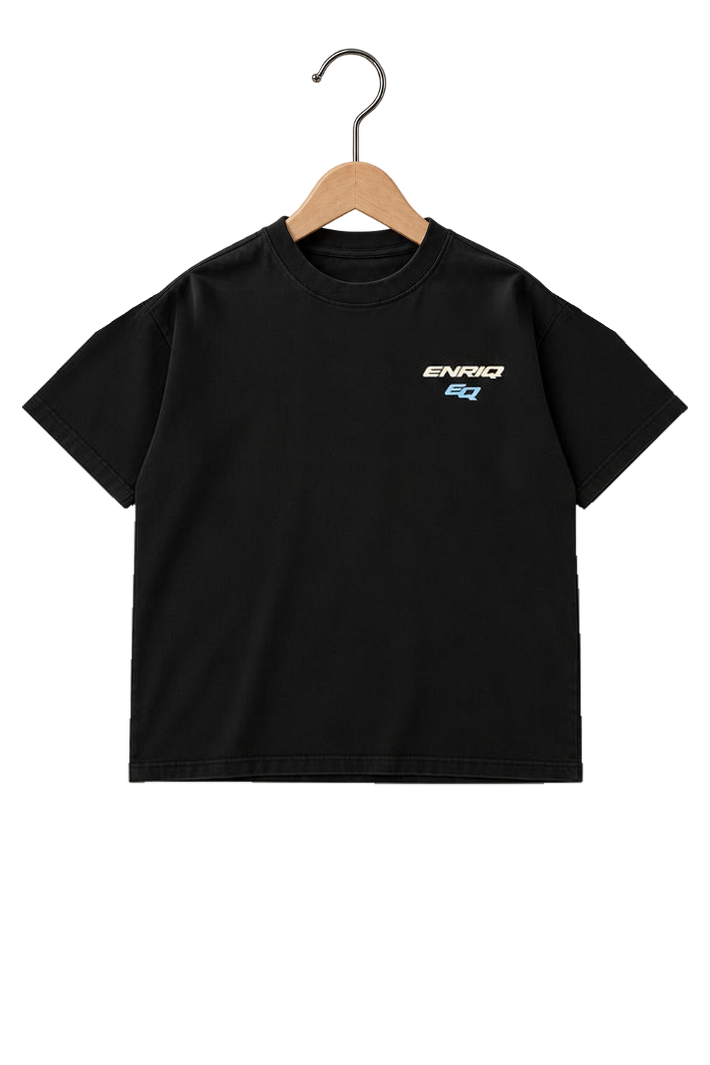 ENRIQ HEADER – EnriQ EQ-Orbit Tee – Black – Oversized – voorkant op houten hanger