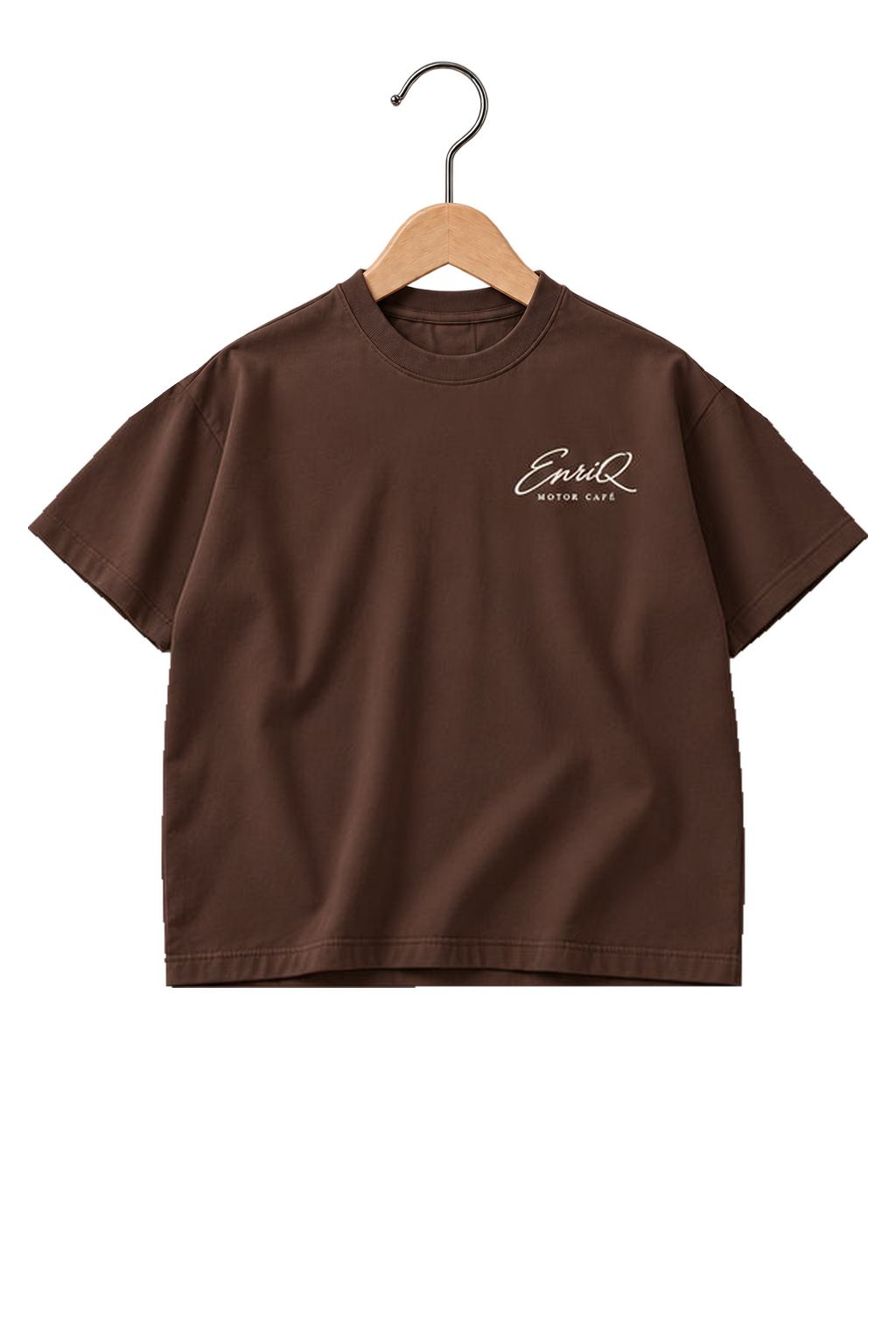 ENRIQ HEADER – EnriQ Motor Café Tee – Chocolate Brown – Oversized – voorkant op houten hanger