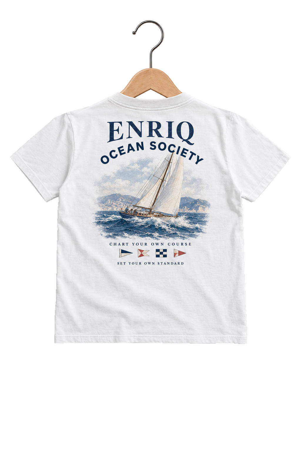 ENRIQ HEADER – EnriQ Ocean Society Tee – White – Basic Fit – achterkant op houten hanger