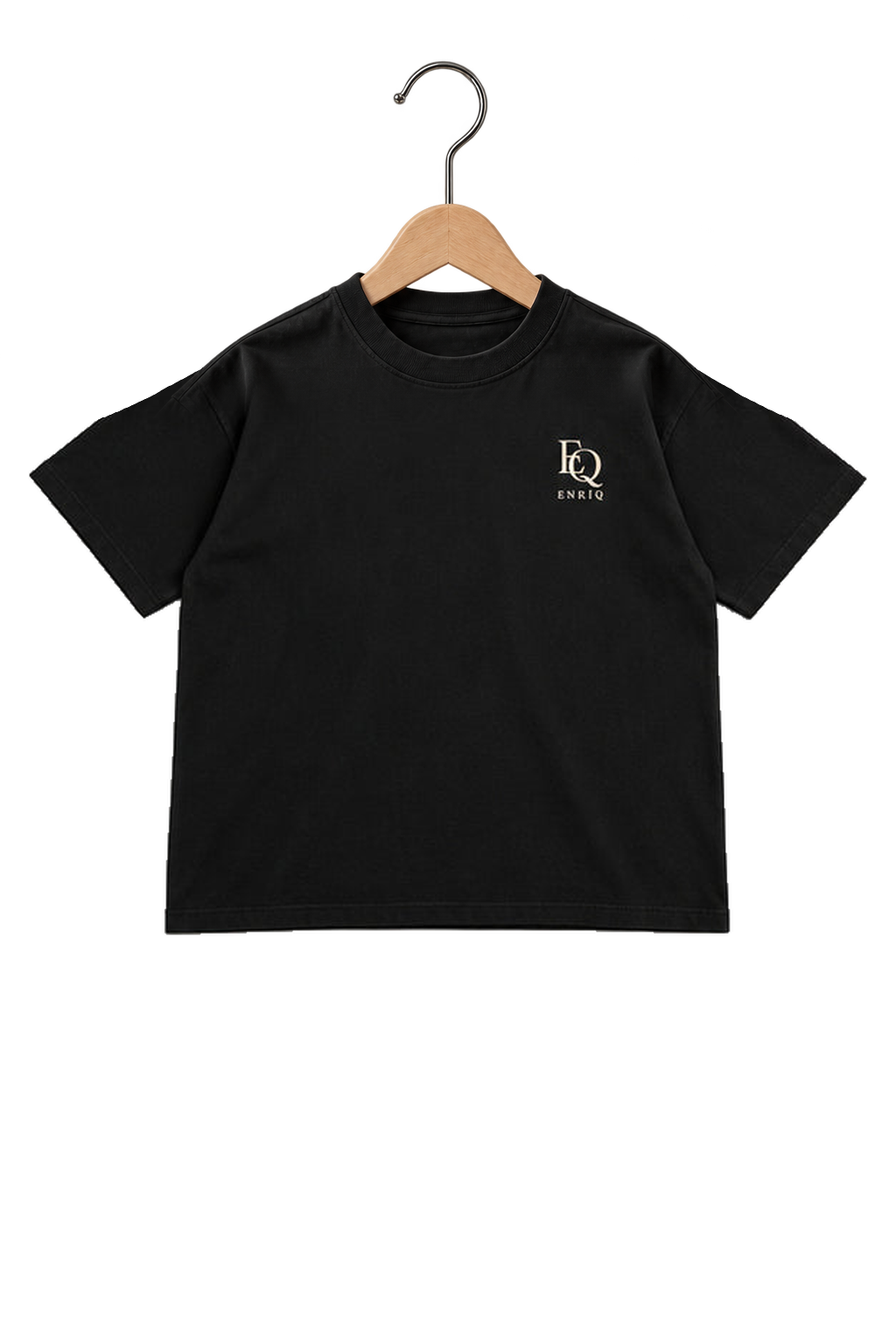 ENRIQ HEADER – EnriQ Atelier Monogram Tee – Black – Oversized – voorkant op houten hanger