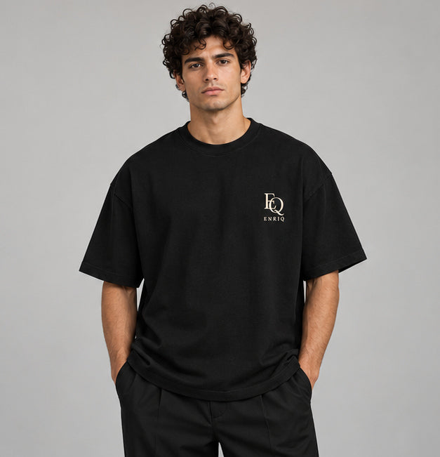 EnriQ Atelier Monogram Black oversized – model voor