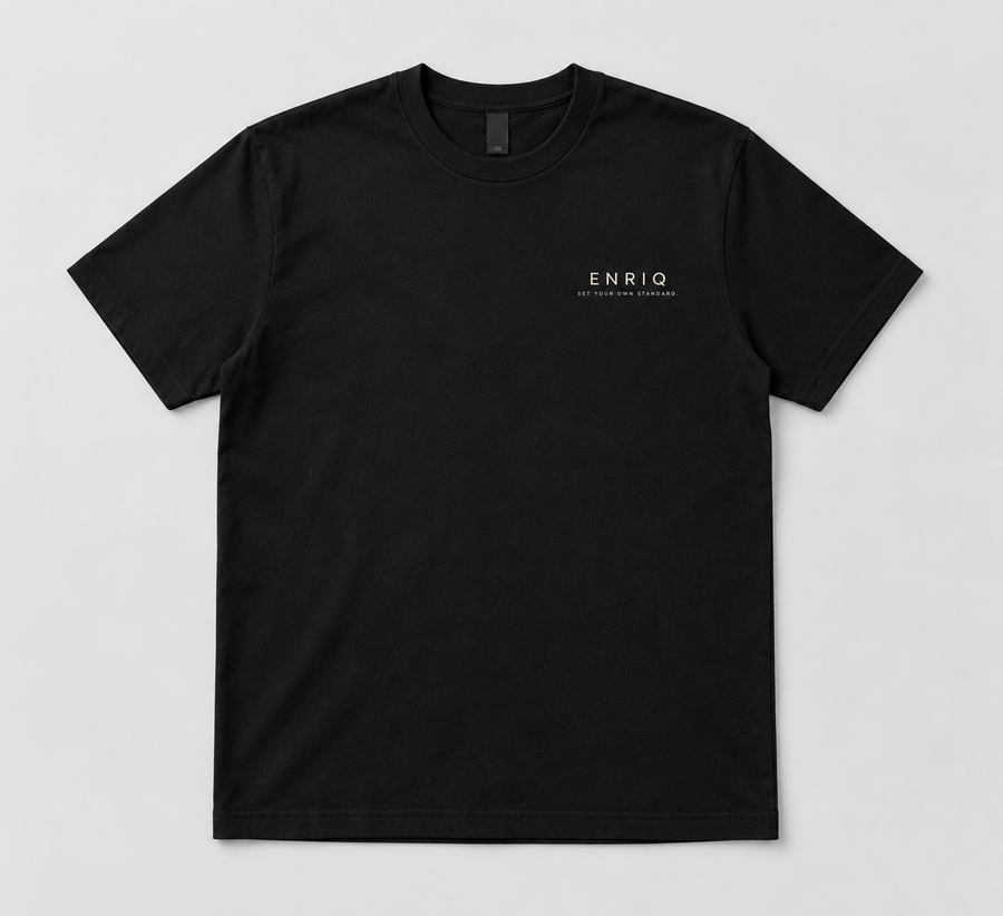 ENRIQ basic-fit T-shirt Black – voorkant met klein ENRIQ-borstlogo