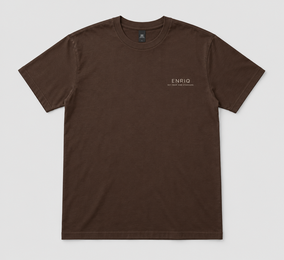 ENRIQ basic-fit T-shirt Cocoa – voorkant met klein ENRIQ-borstlogo