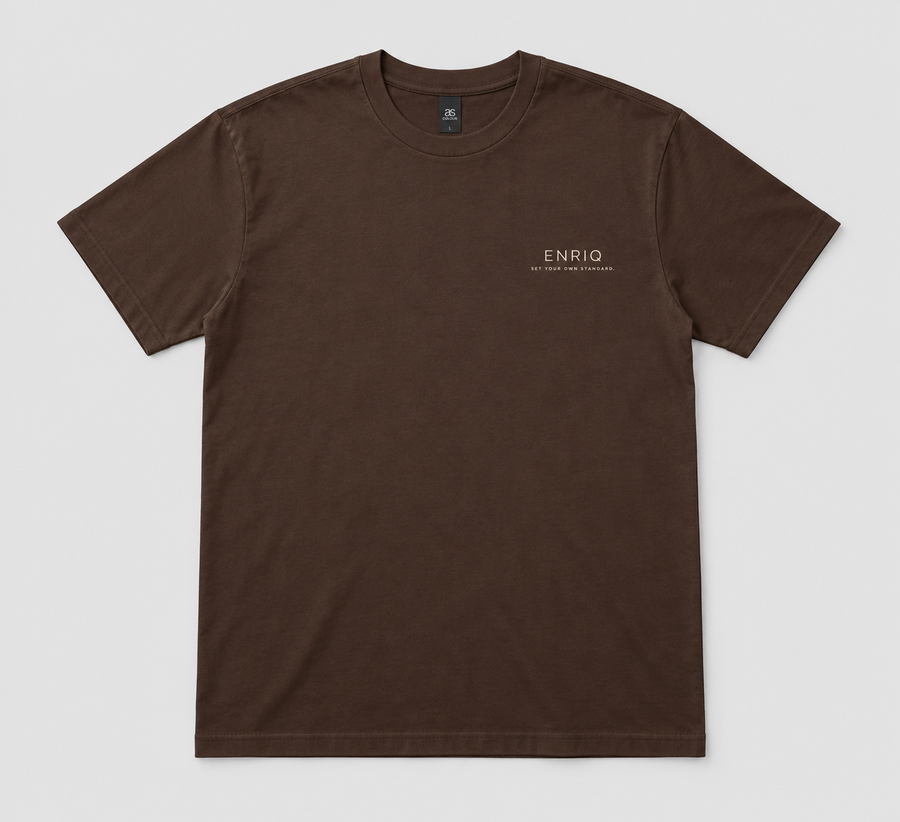 ENRIQ basic-fit T-shirt Cocoa – voorkant met klein ENRIQ-borstlogo