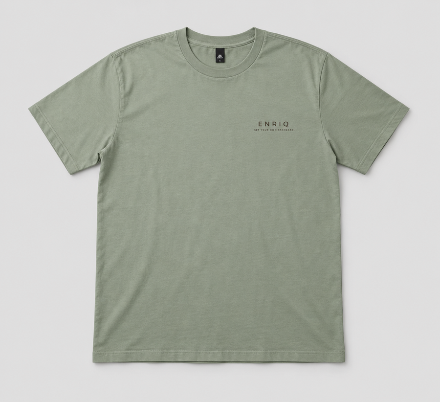 ENRIQ basic-fit T-shirt Eucalyptus – voorkant met klein ENRIQ-borstlogo