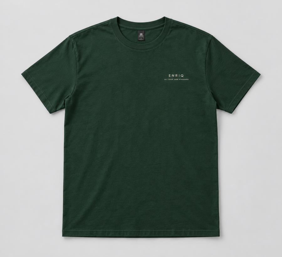 ENRIQ basic-fit T-shirt Pine Green – voorkant met klein ENRIQ-borstlogo