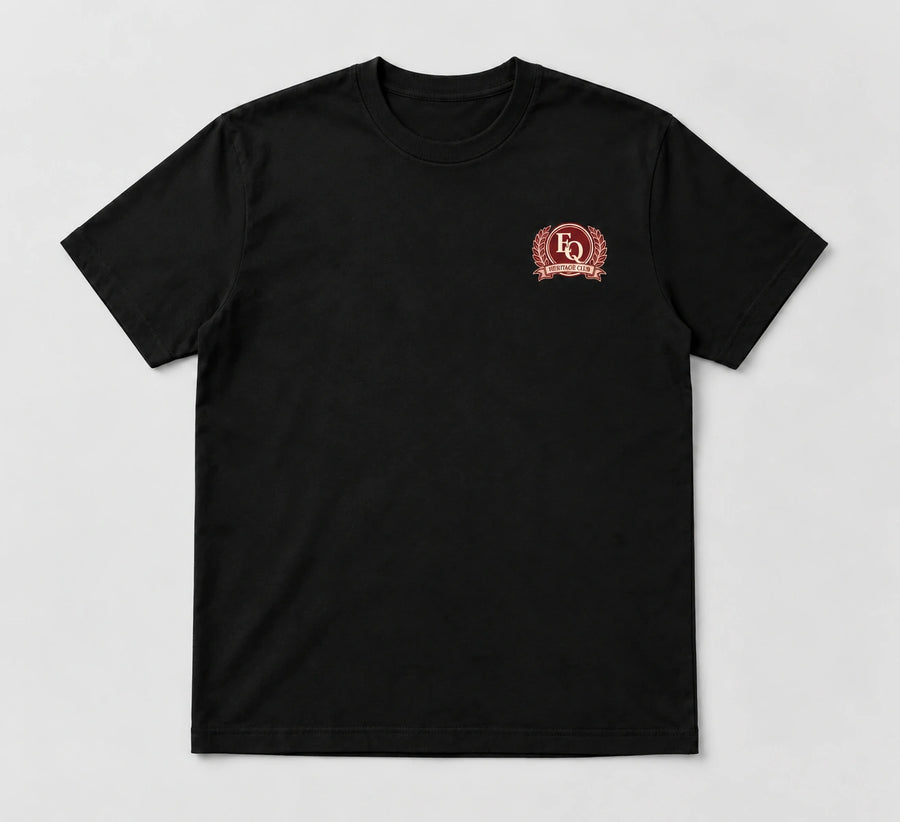 ENRIQ Heritage Club Tee Black – flatlay voorkant met EQ Heritage Club-borstlogo (AI-visualisatie)