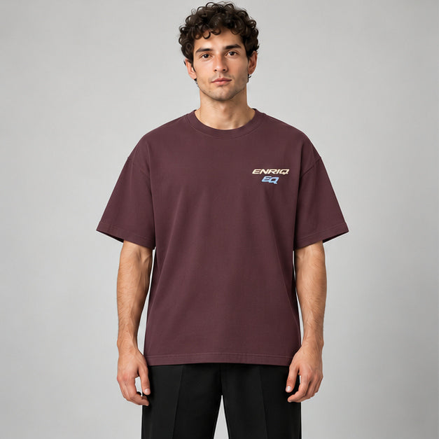 EnriQ EQ-Orbit Tee – Cherry – Oversized – model voor