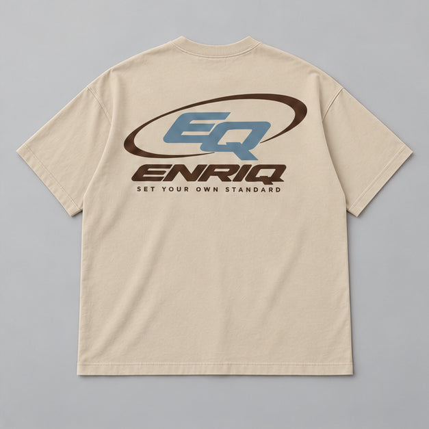 EnriQ EQ-Orbit Tee – Sand – Oversized – flatlay achter