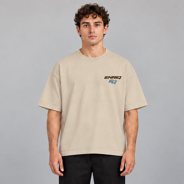 EnriQ EQ-Orbit Tee – Sand – Oversized – model voor