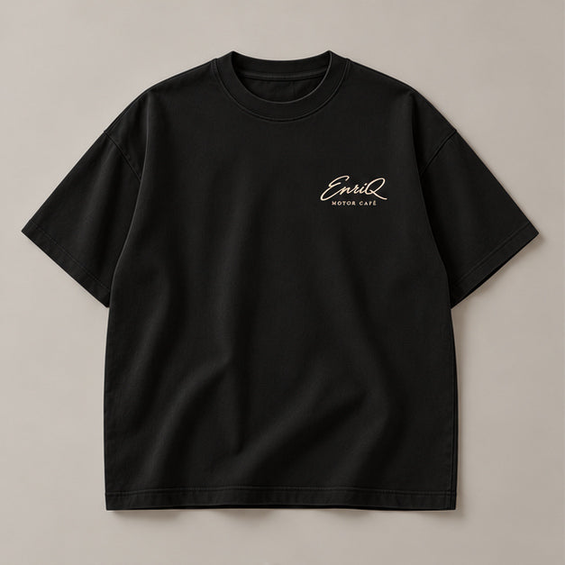 EnriQ Motor Café Tee – Black – Oversized – flatlay voor