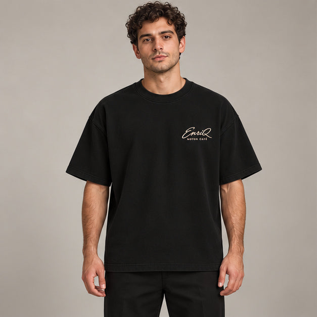 EnriQ Motor Café Tee – Black – Oversized – model voor