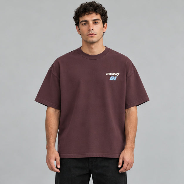 EnriQ Racing Club Tee – Cherry – Oversized – model voor