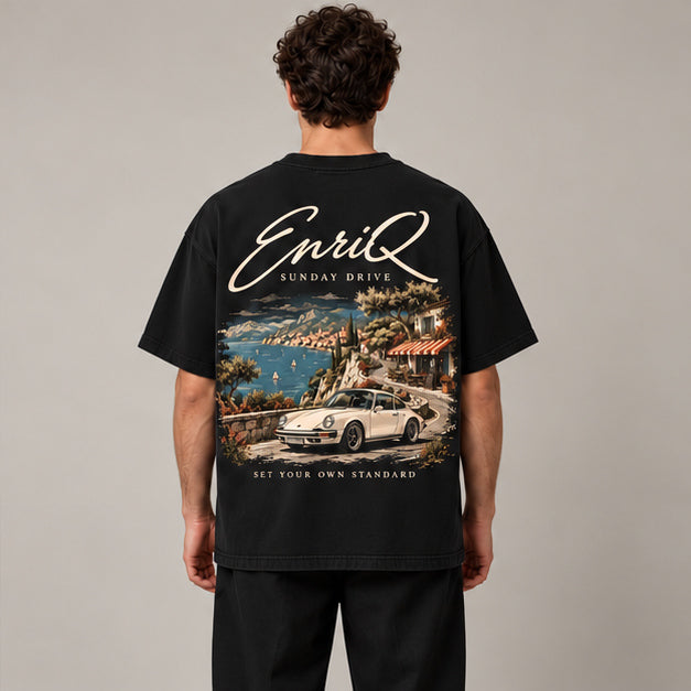 EnriQ Sunday Drive Tee – Black – Oversized – model achter